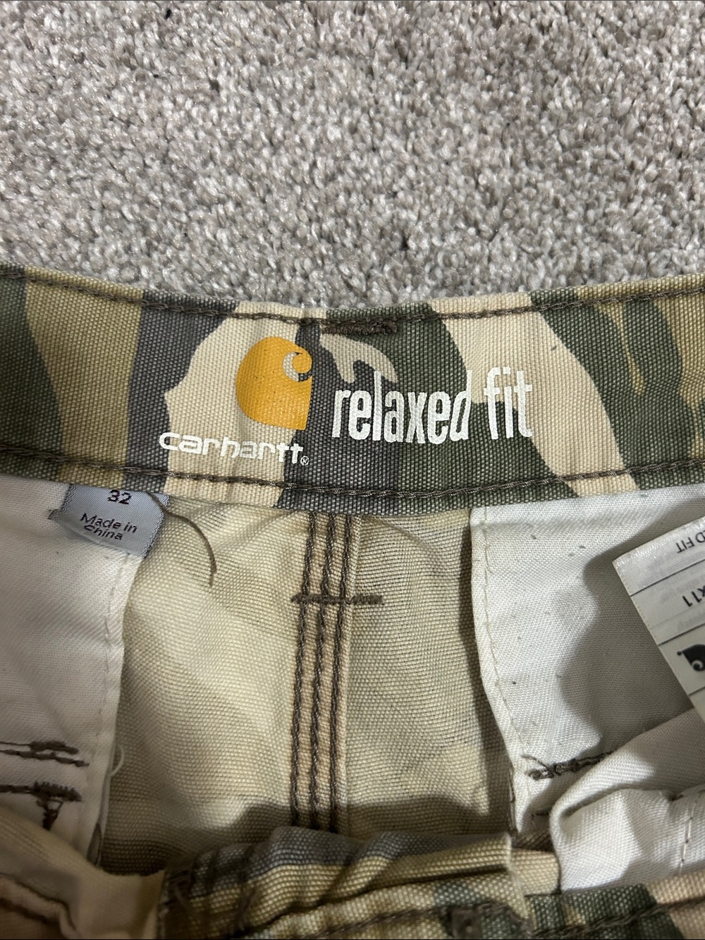 Vintage Carhartt Distressed Camo Cargo Shorts Relaxed Fit - Picture 3 of 8